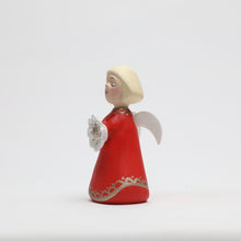 Last inn bildet i Galleri-visningsprogrammet, En reddende engel, rød
